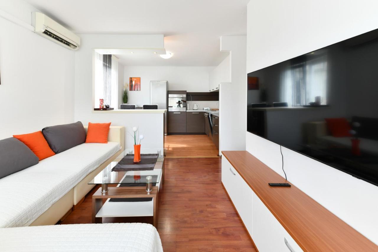 Jewel Apartment *